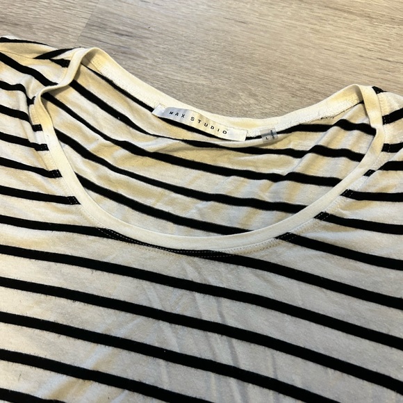 Max Studio Large Stripped Tee. - Picture 2 of 2